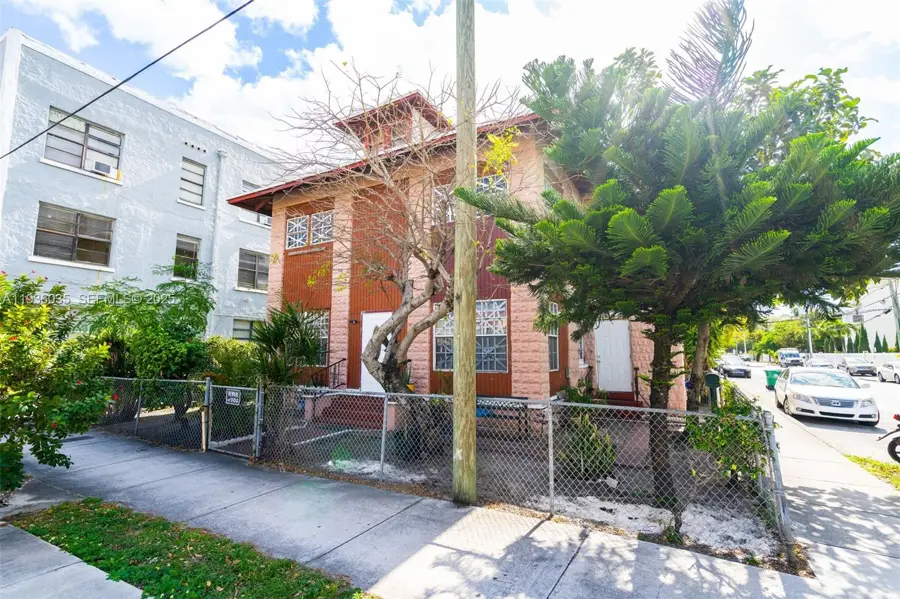 676 SW 1st St / 119 SW 7th Ave, Miami